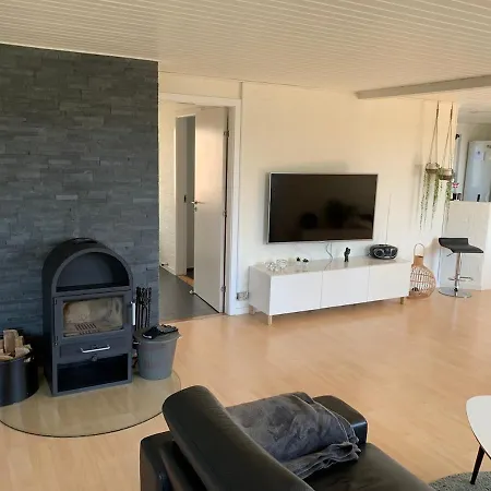 Semesterbostad 138 M2 Cozy, Sauna, Wildernessbath, Near And